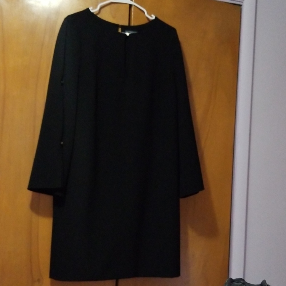 Black dress open sleeves with buttons